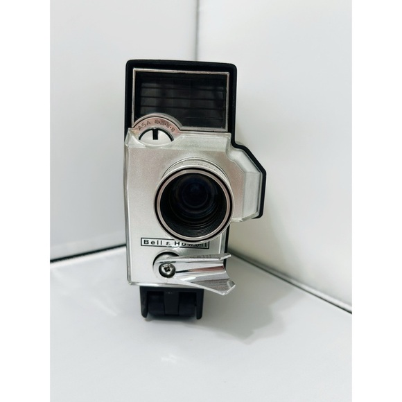 Vintage Bell & Howell Autoload Handheld Camera - Picture 5 of 7